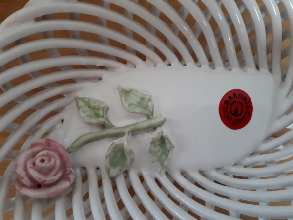 Baronia - Polnische Porzellanschale "geflochten" mit Rose